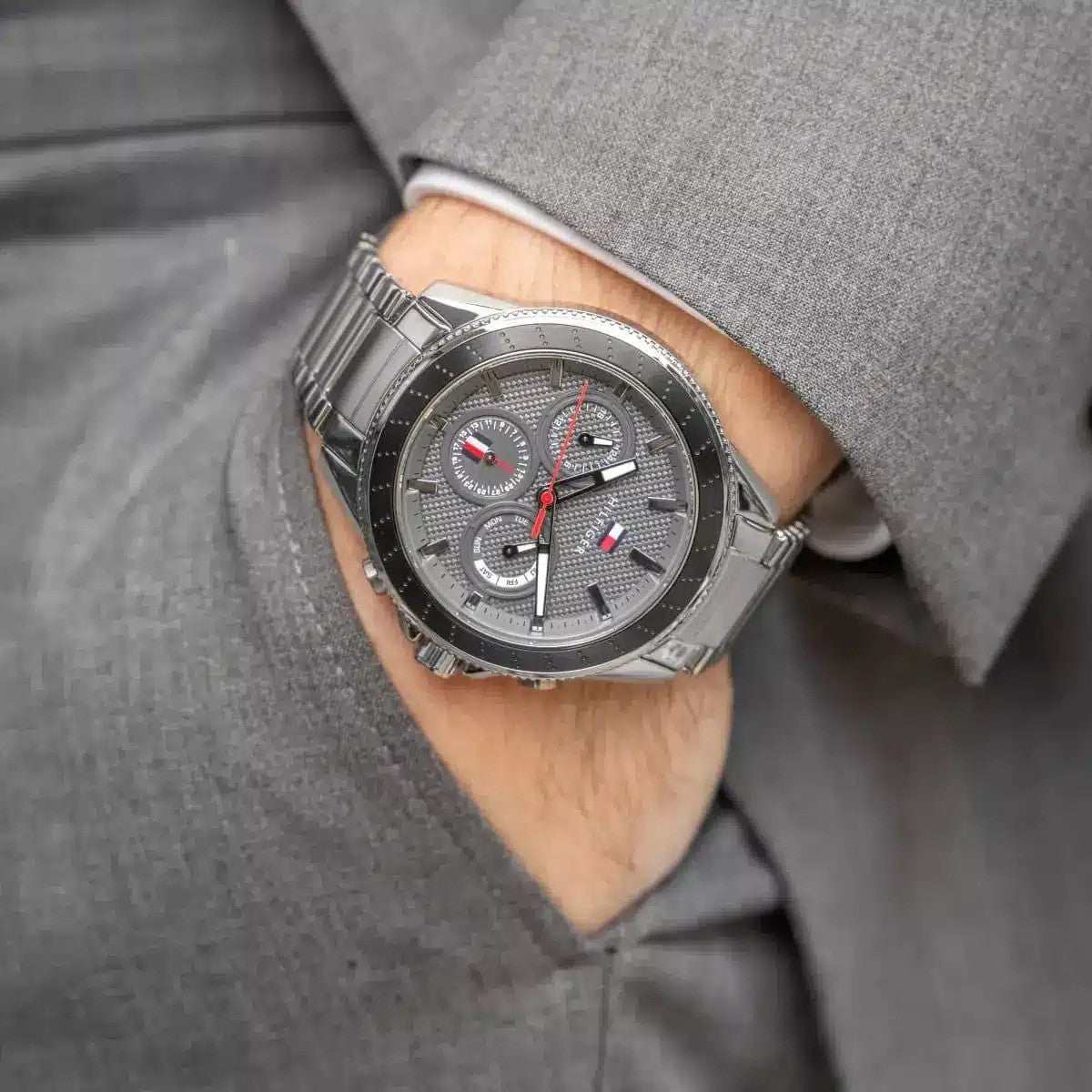 Tommy Hilfiger Aiden 1791857 – Montre Homme en Acier Inoxydable Étanchéité 5 ATM